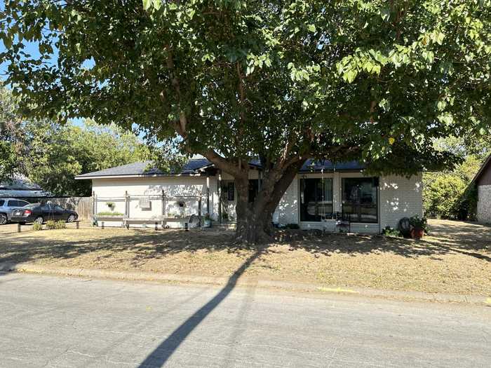 photo 2: 526 N 4th Street, Jacksboro TX 76458