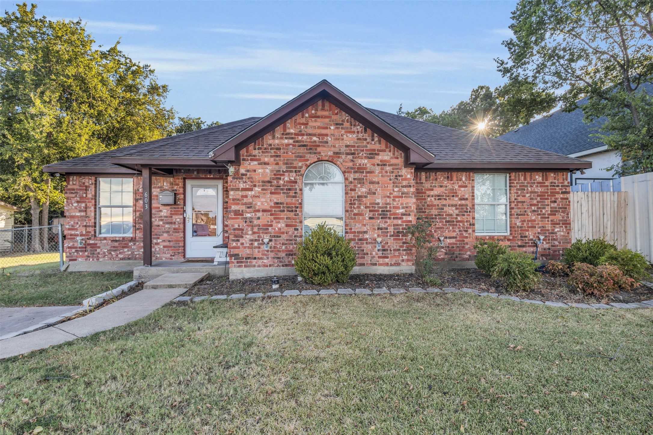 photo 1: 603 SW Main Street, Ennis TX 75119