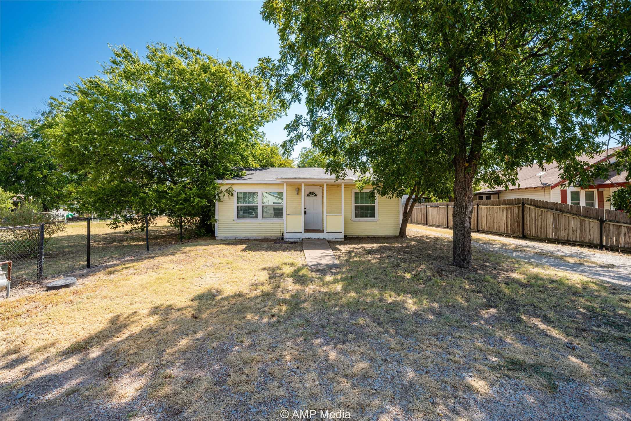 photo 1: 412 N Berry Street, Throckmorton TX 76483