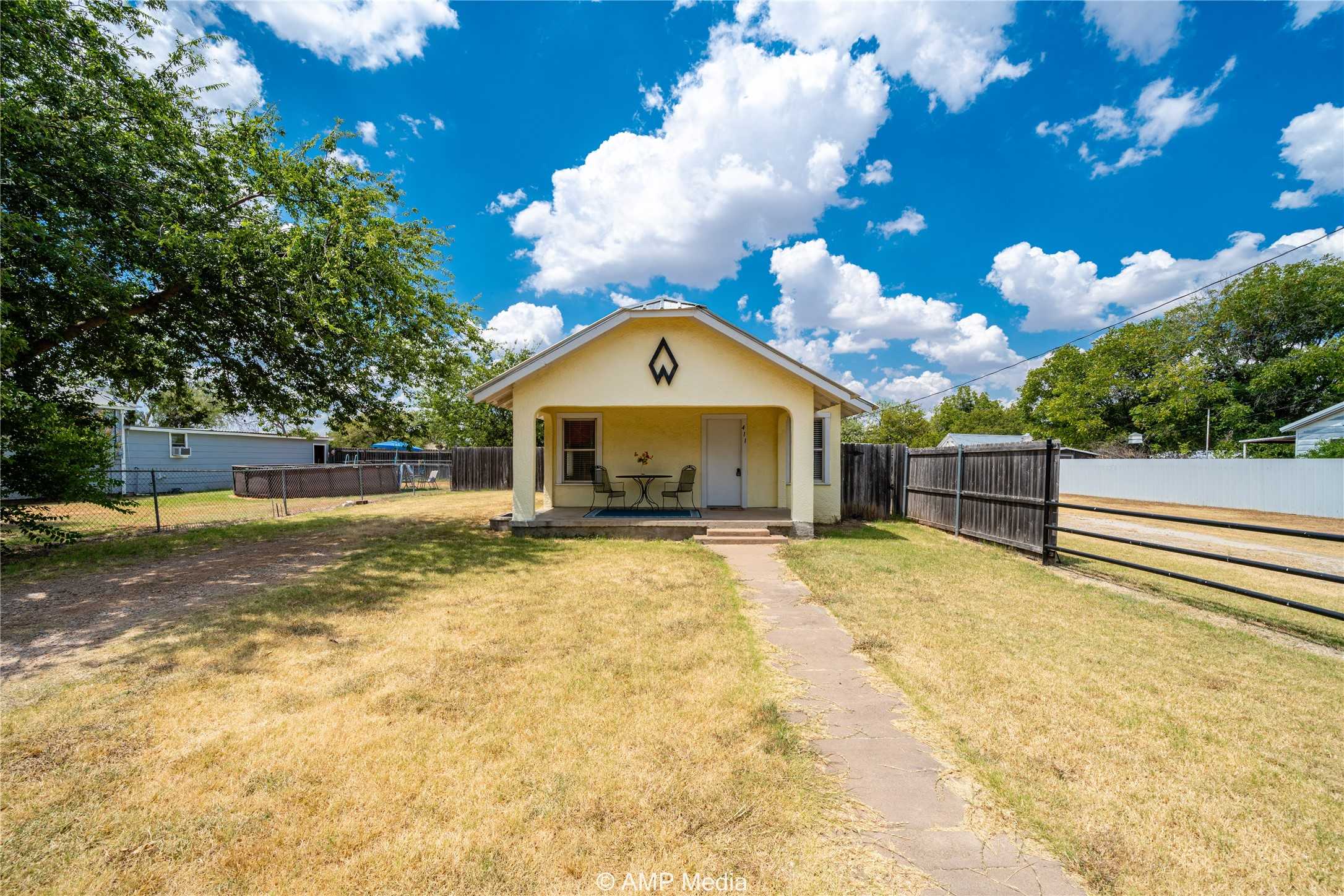 photo 2: 411 Niagara Street, Throckmorton TX 76483