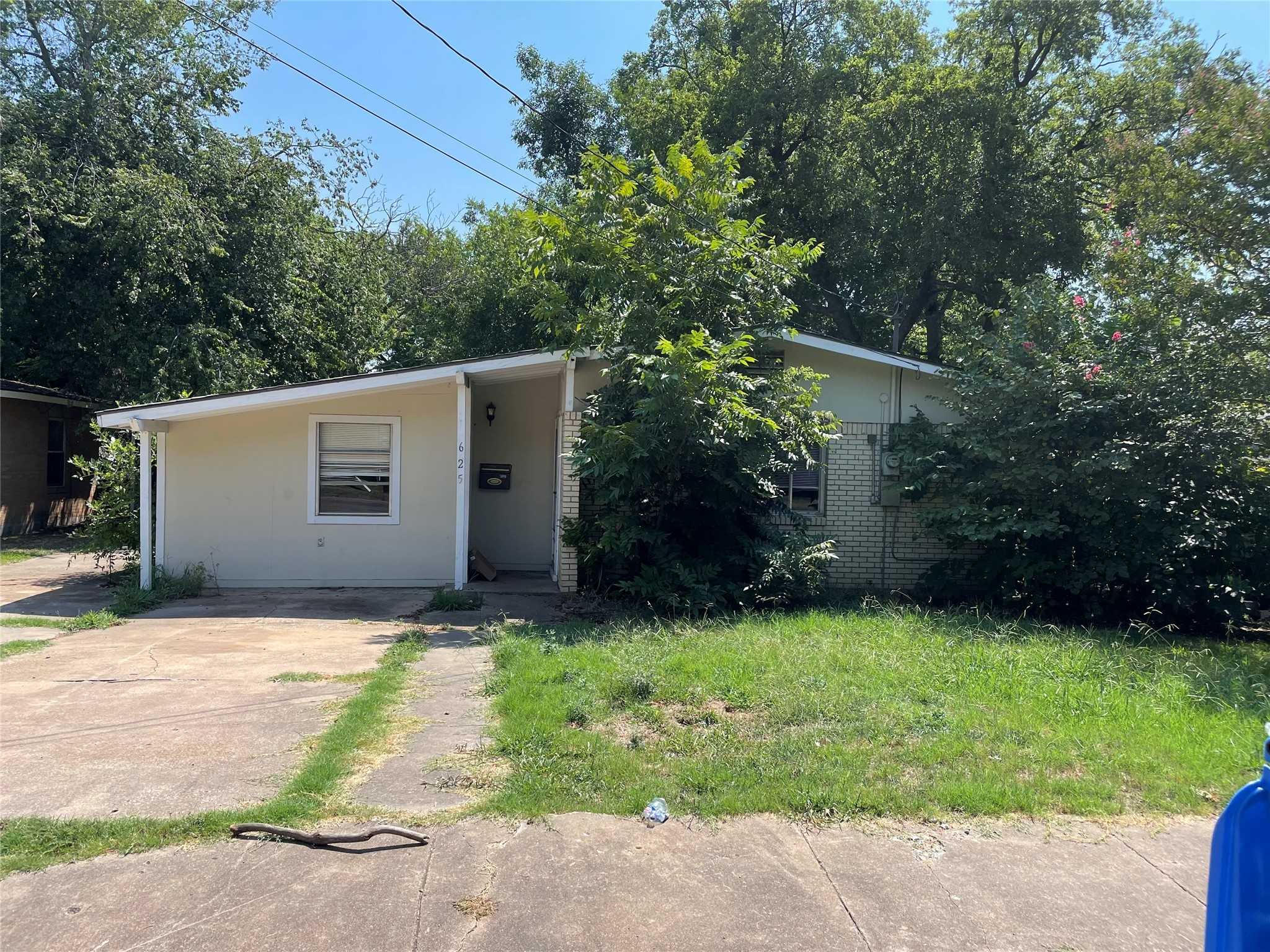 photo 1: 625 S Colbert Avenue, Sherman TX 75090