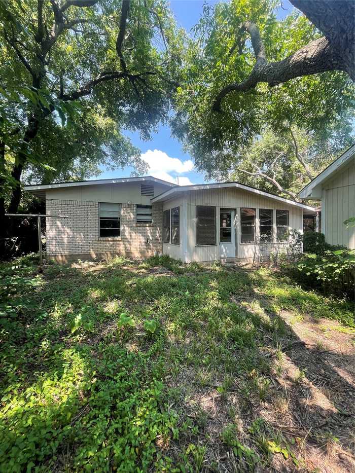 photo 2: 625 S Colbert Avenue, Sherman TX 75090