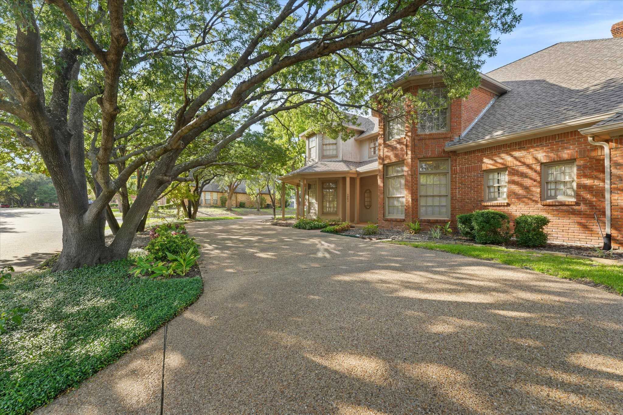 photo 3: 5003 Briargrove Lane, Dallas TX 75287