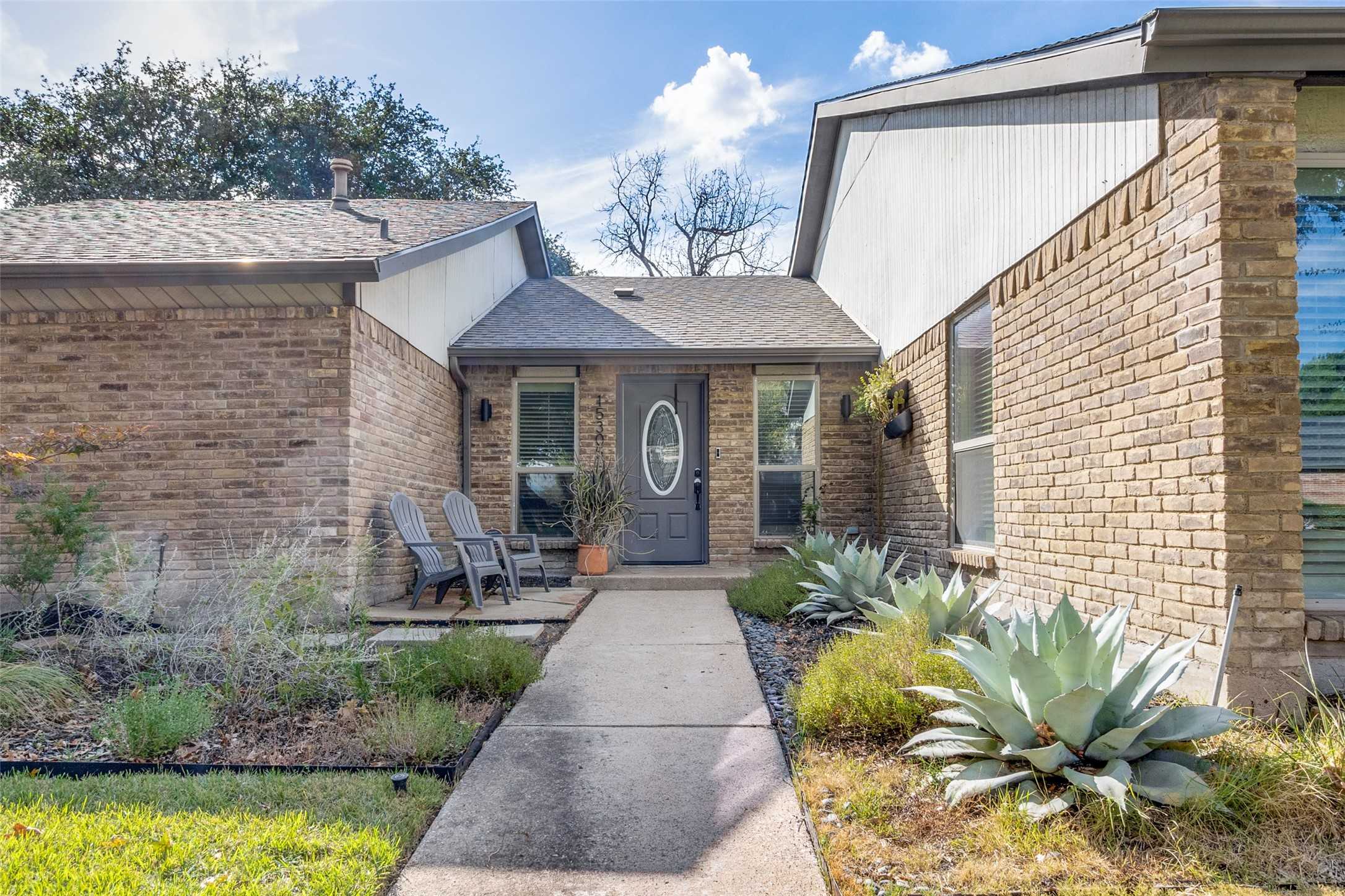 photo 1: 15305 Trails End Drive, Dallas TX 75248