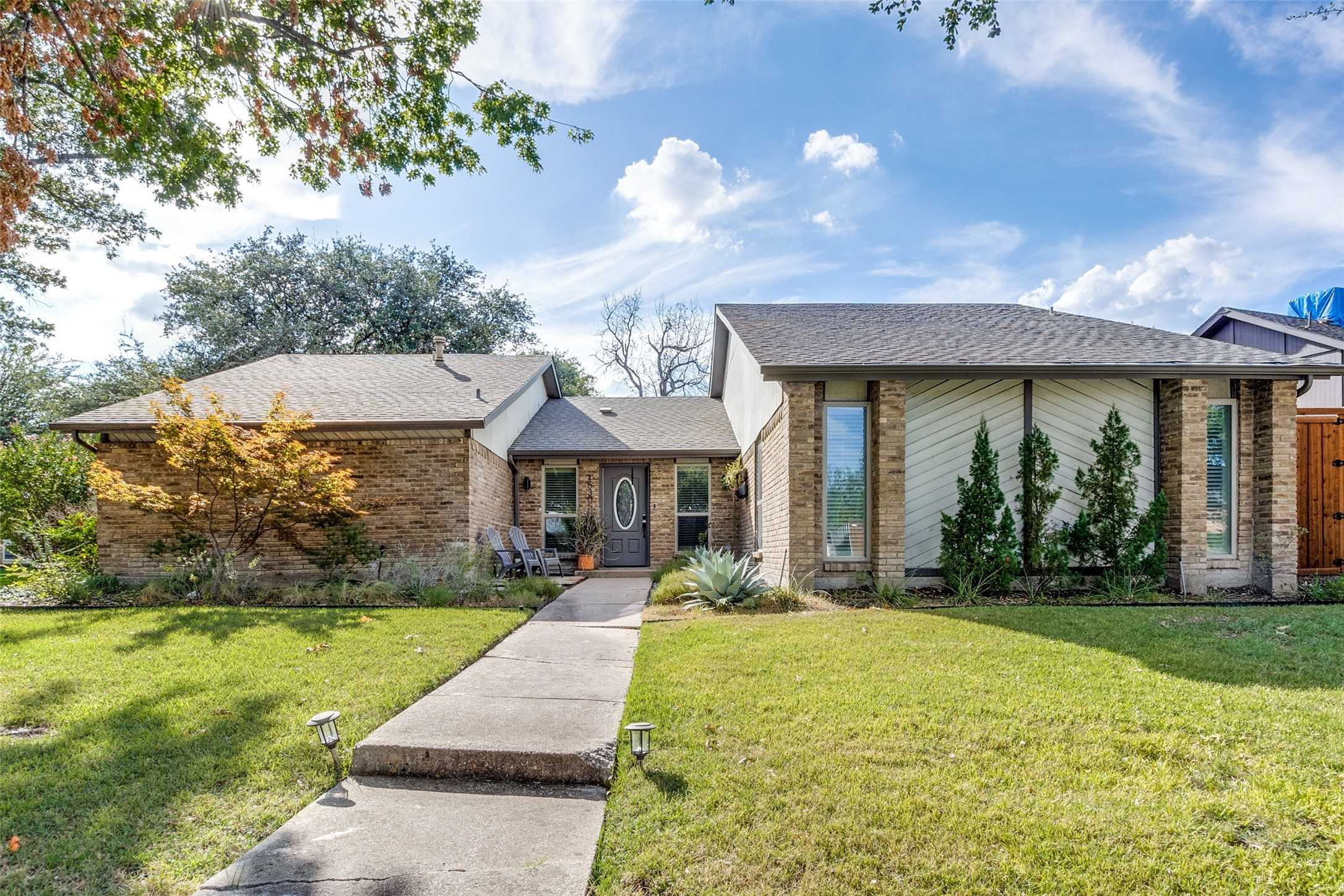 photo 2: 15305 Trails End Drive, Dallas TX 75248