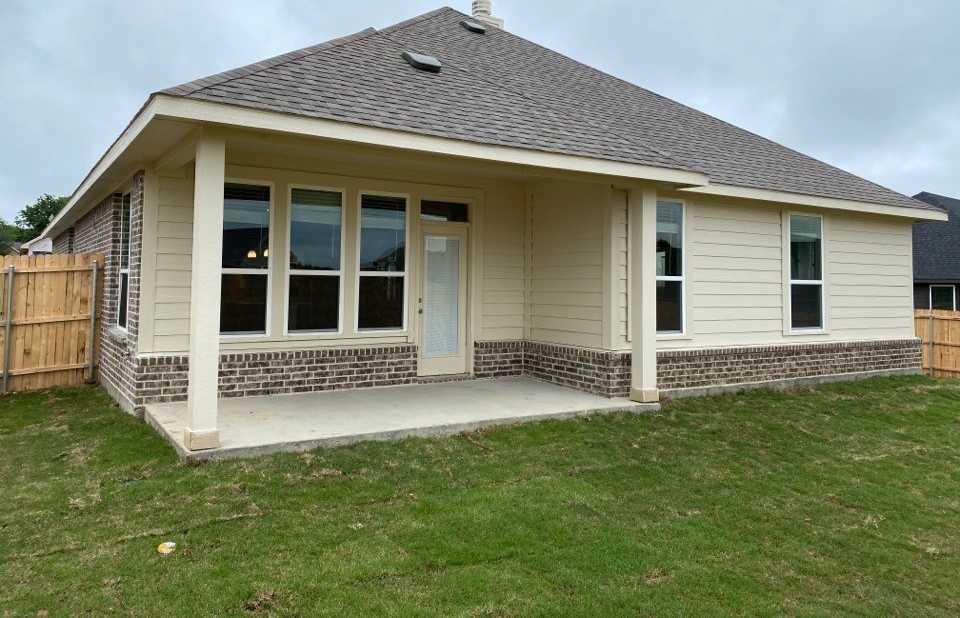 photo 2: 712 Ascot Court, Ennis TX 75119