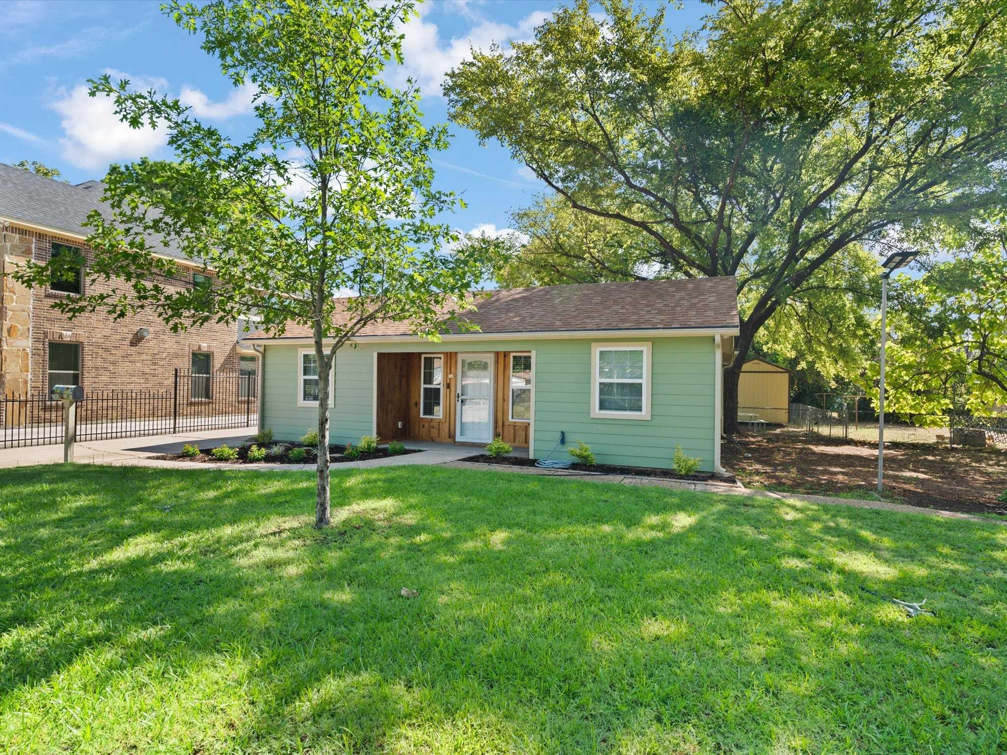 photo 3: 2320 Harris Lane, Haltom City TX 76117