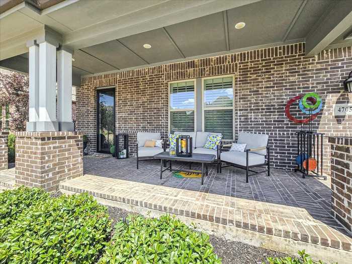 photo 2: 4705 Beaver Creek Drive, Arlington TX 76005