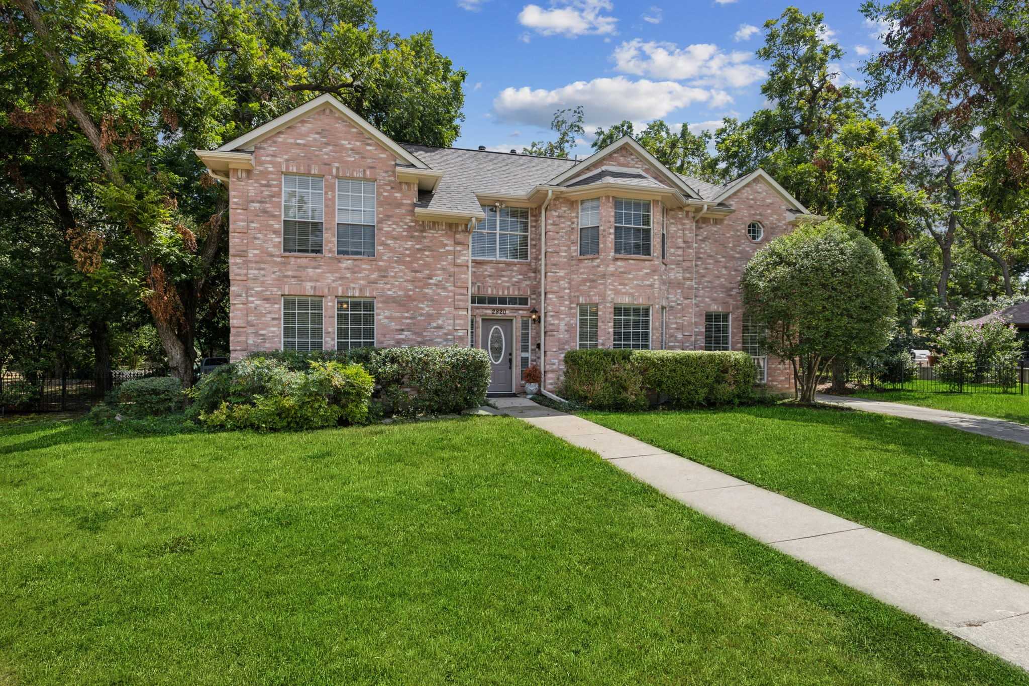 photo 2: 2820 Saint Charles Drive, Plano TX 75074