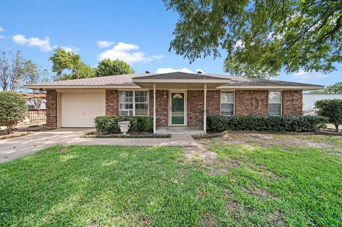 photo 1: 204 S Templeton Street, Garrett TX 75119