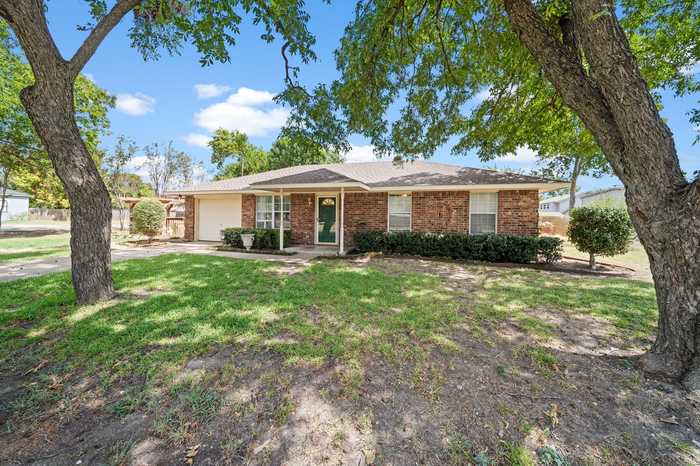 photo 2: 204 S Templeton Street, Garrett TX 75119