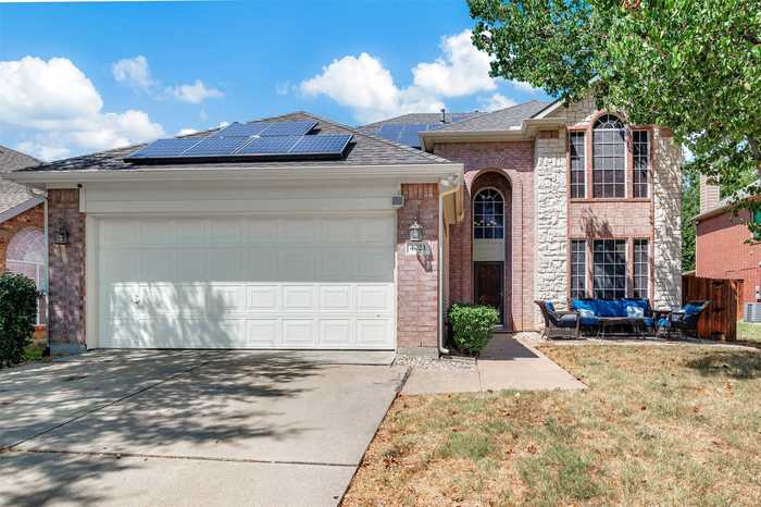 photo 2: 4021 Glenwyck Drive, North Richland Hills TX 76180