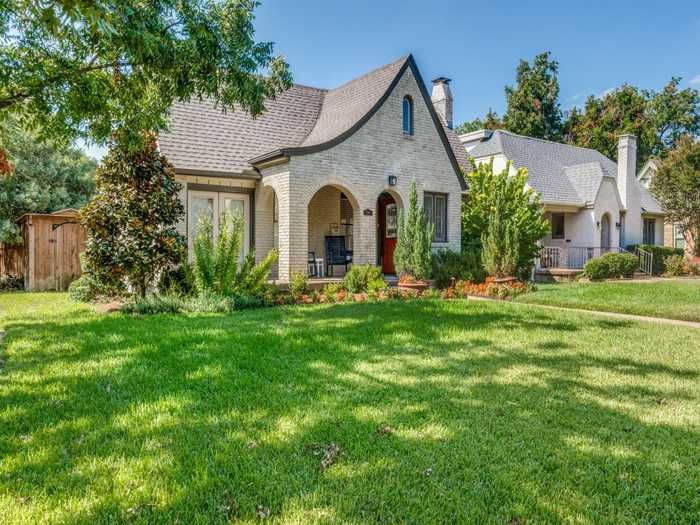 photo 2: 5846 Mercedes Avenue, Dallas TX 75206