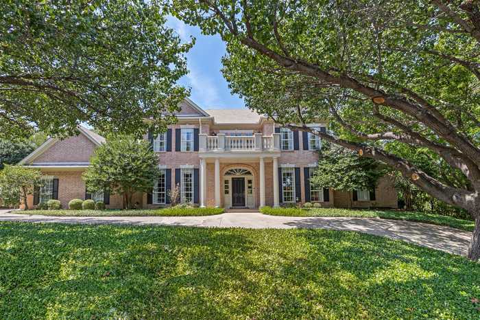 photo 2: 1916 Canterbury Drive, Westover Hills TX 76107