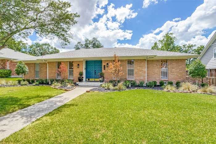 photo 2: 9386 Hunters Creek Drive, Dallas TX 75243