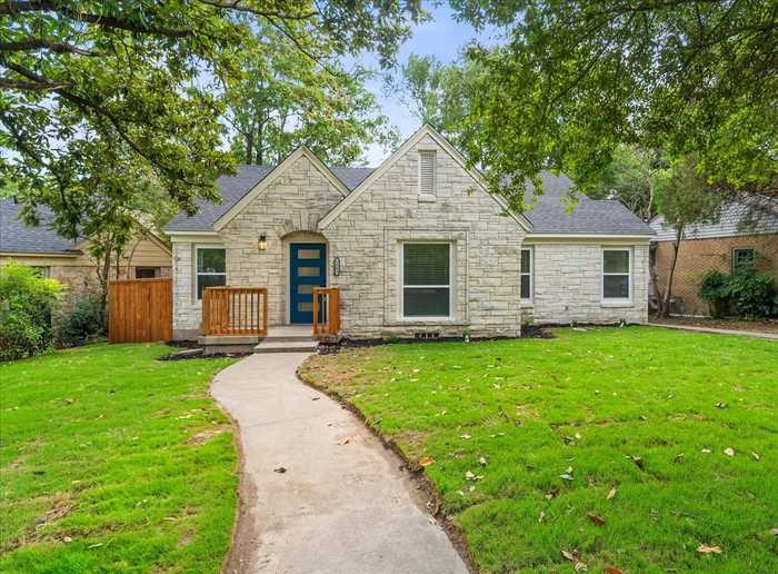 photo 1: 1602 Seevers Avenue, Dallas TX 75216