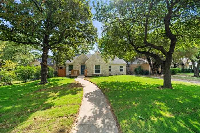 photo 2: 1602 Seevers Avenue, Dallas TX 75216