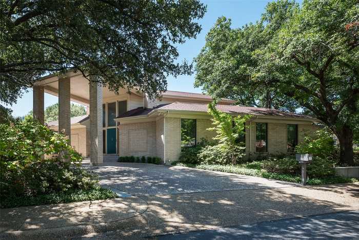 photo 1: 1 Queensview Court, Dallas TX 75225