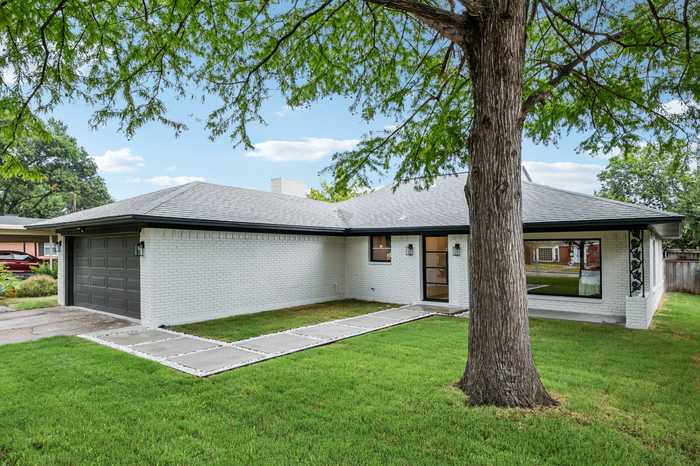 photo 2: 1748 Crowberry Drive, Dallas TX 75228