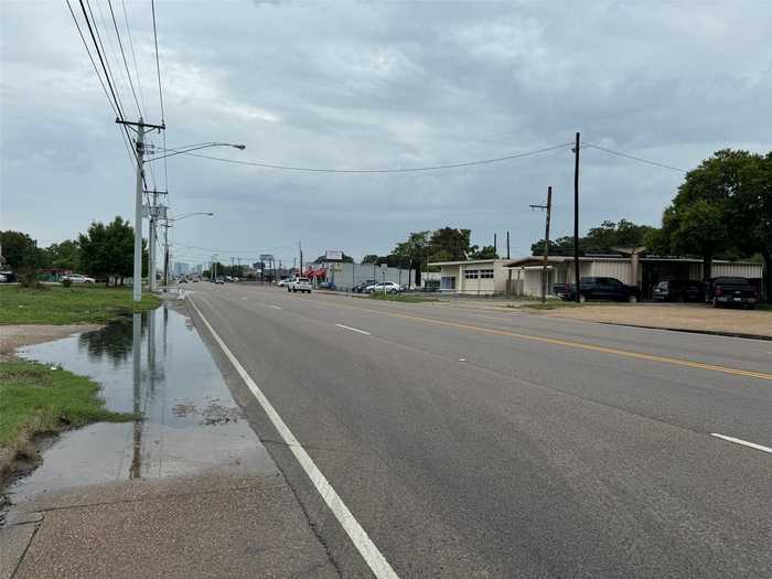 photo 2: 4308 E Belknap Street, Haltom City TX 76117