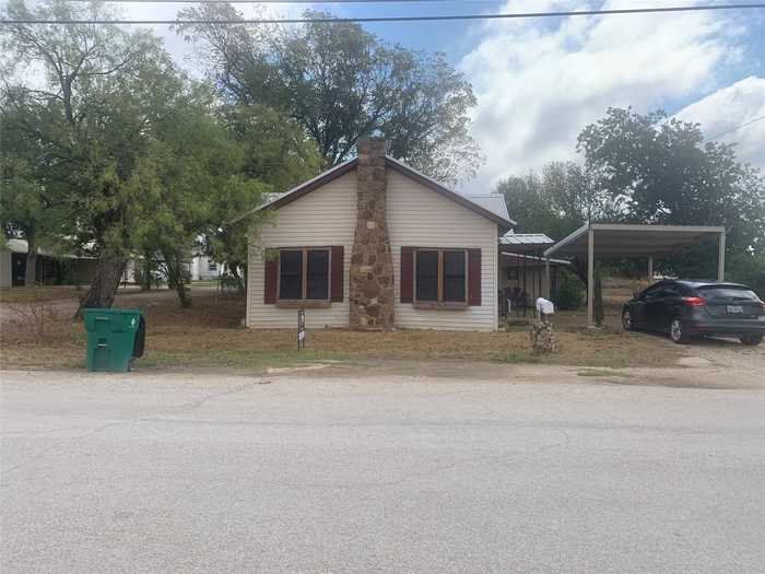 photo 1: 334 North Knox Street, Jacksboro TX 76458