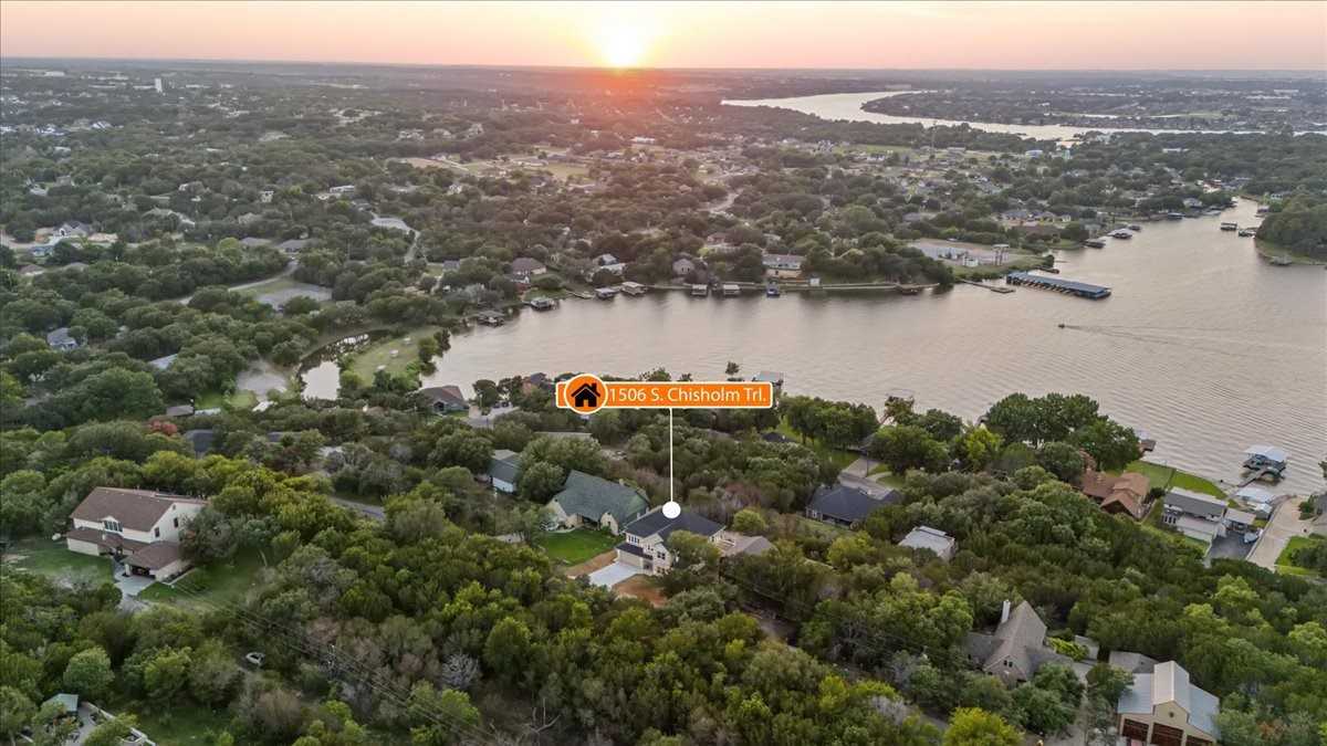 photo 3: 1506 S chisholm Trail, Granbury TX 76048