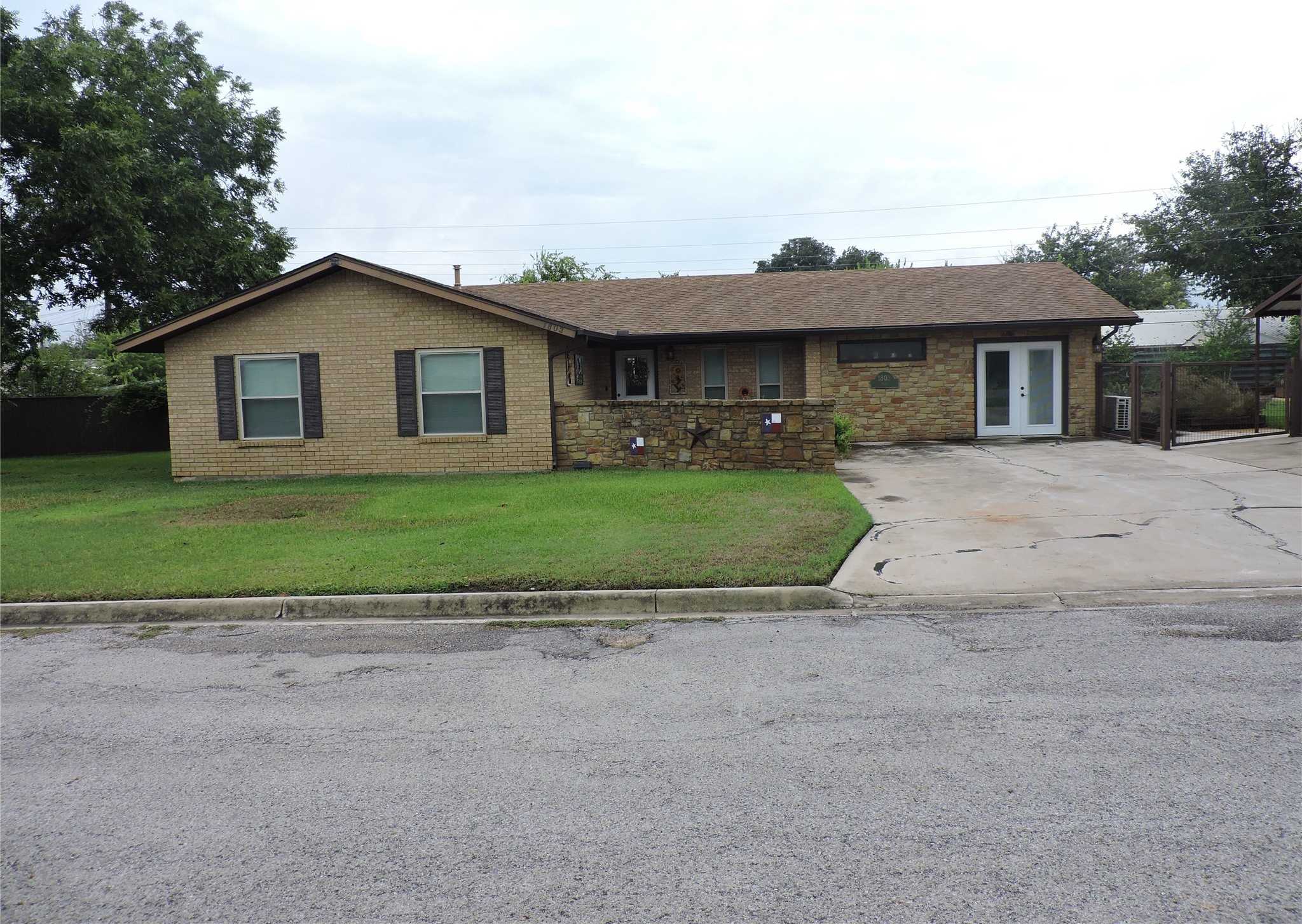 photo 2: 1803 Elza Drive, Goldthwaite TX 76844