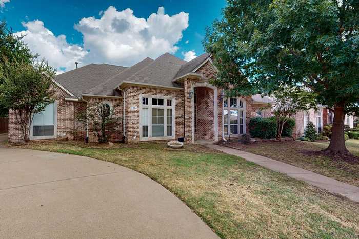 photo 2: 8204 Edgemont Court, North Richland Hills TX 76182