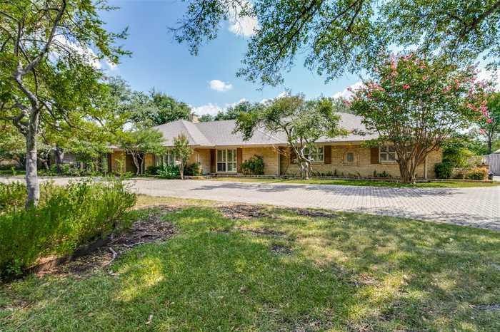 photo 2: 11010 Russwood Circle, Dallas TX 75229