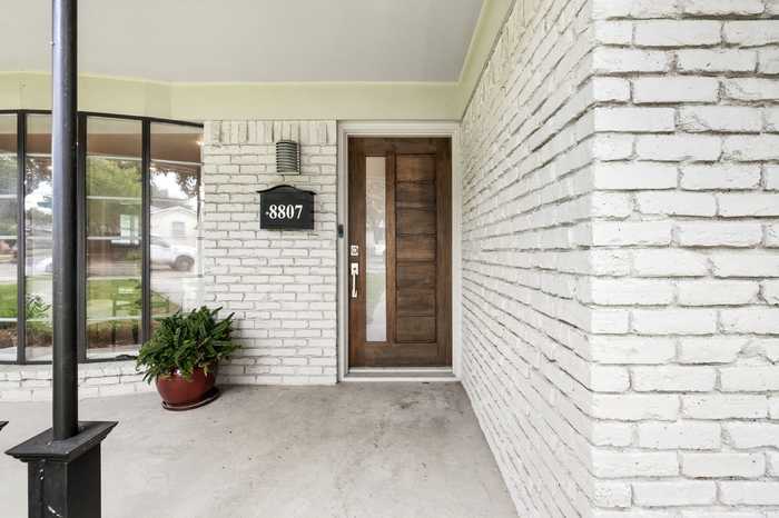 photo 2: 8807 Sweetwater Drive, Dallas TX 75228