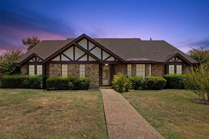 photo 1: 2411 Briarcliff Drive, Irving TX 75062