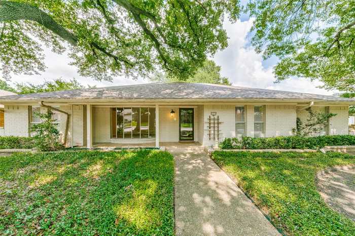 photo 2: 6323 Highgate Lane, Dallas TX 75214