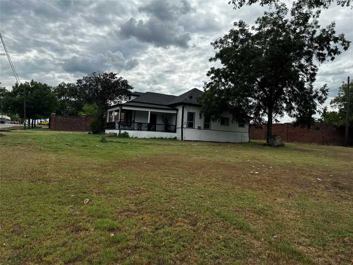 photo 2: 404 E Brown Street, Ennis TX 75119