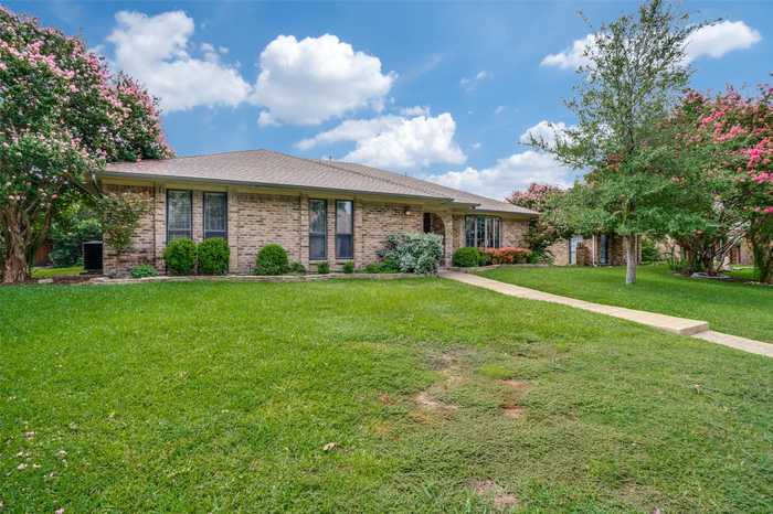 photo 2: 12129 Cross Creek Drive, Dallas TX 75243