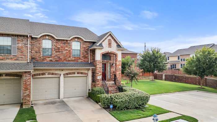 photo 2: 3660 Swiss Lane, Irving TX 75038