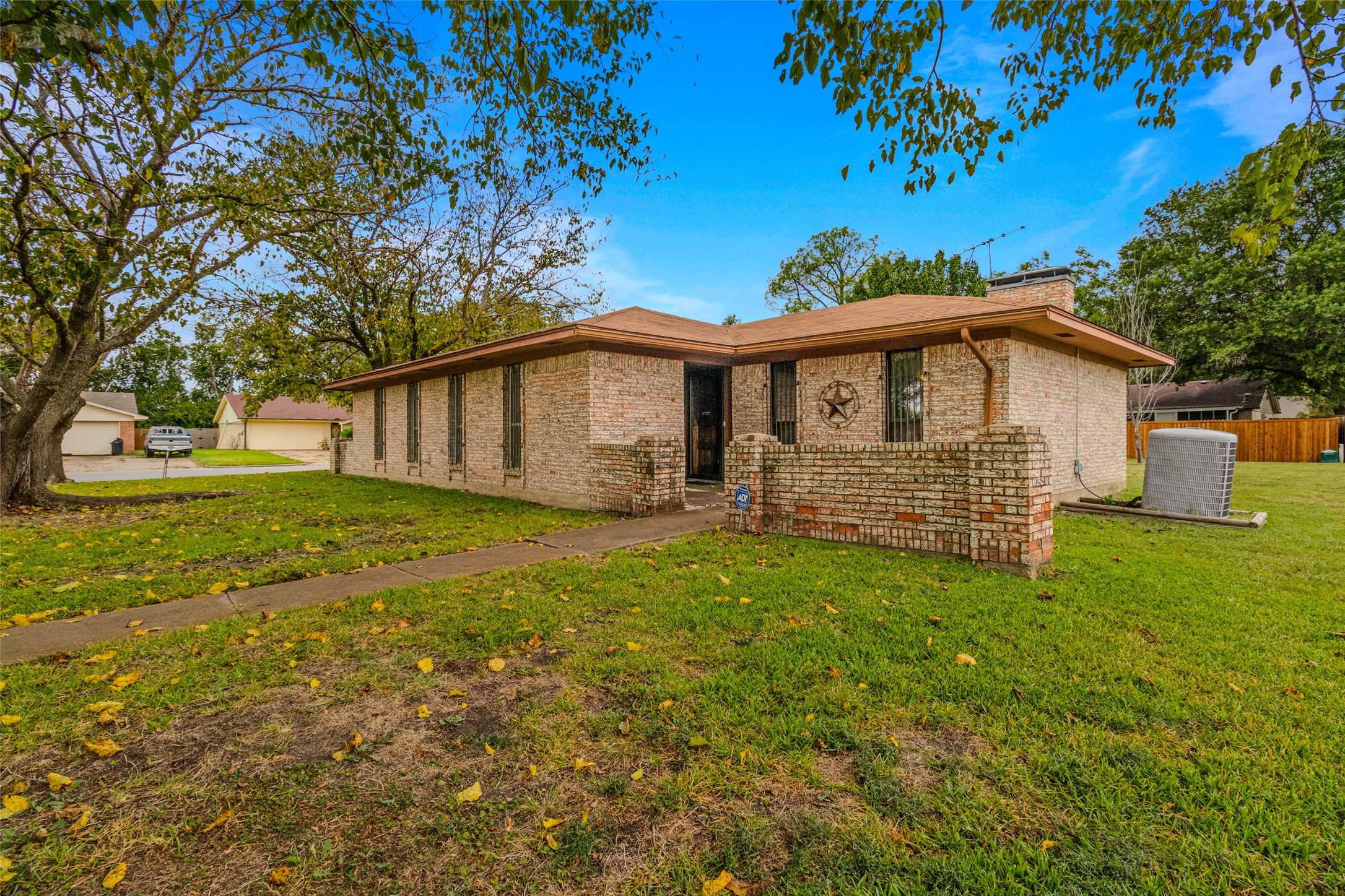 photo 1: 1801 Ridgecrest Drive, Terrell TX 75160