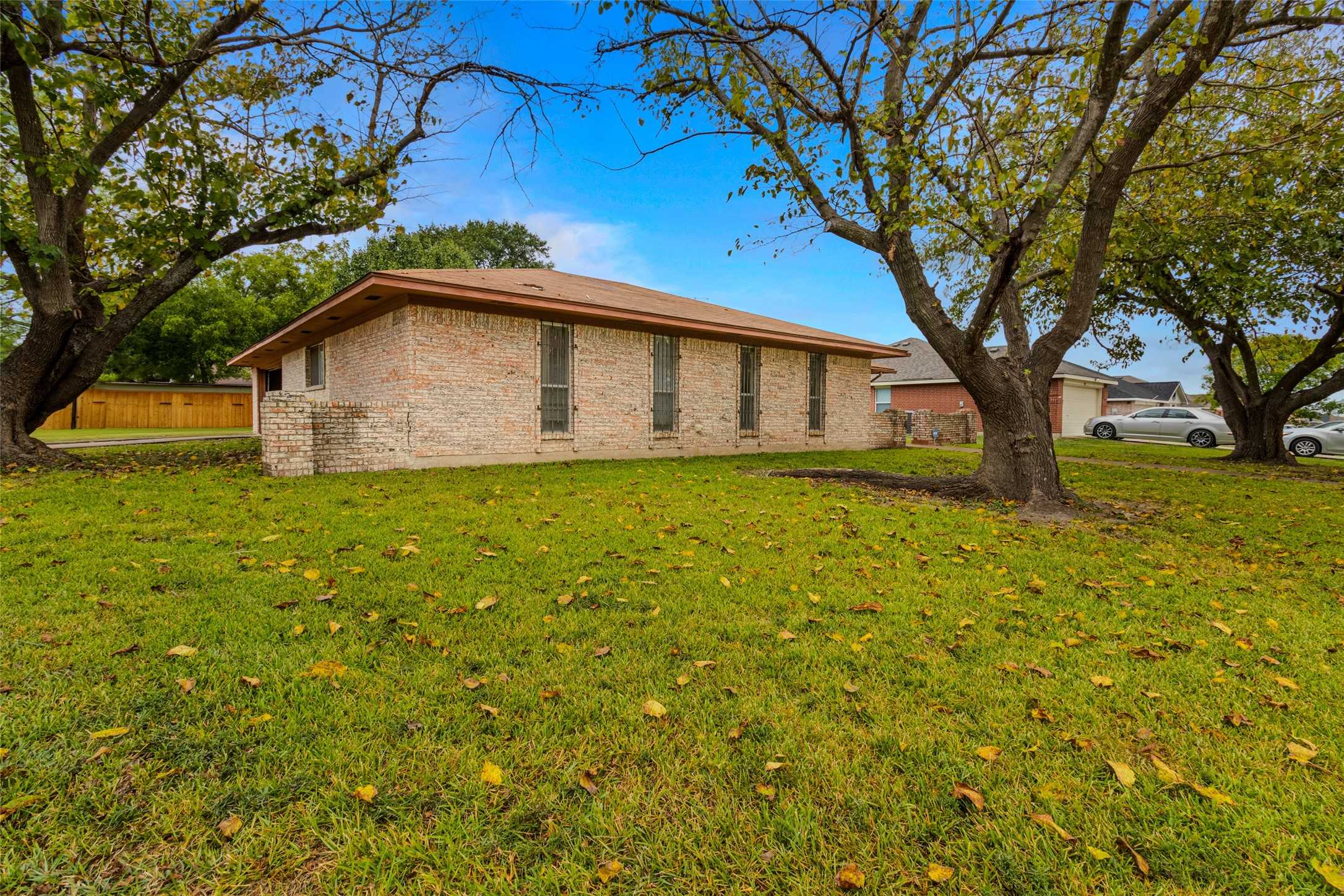 photo 2: 1801 Ridgecrest Drive, Terrell TX 75160