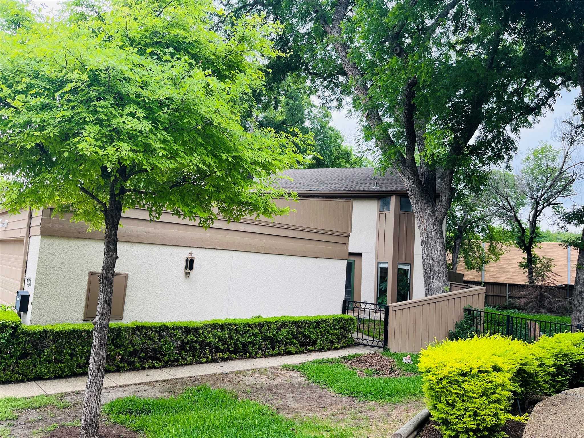 photo 2: 6375 Southpoint Drive, Dallas TX 75248