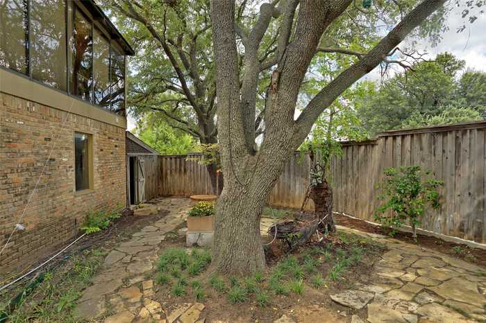 photo 39: 10695 Pagewood Drive, Dallas TX 75230