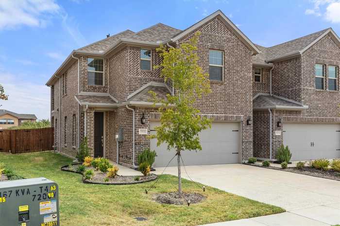 photo 2: 593 Hutchinson Lane, Lewisville TX 75077