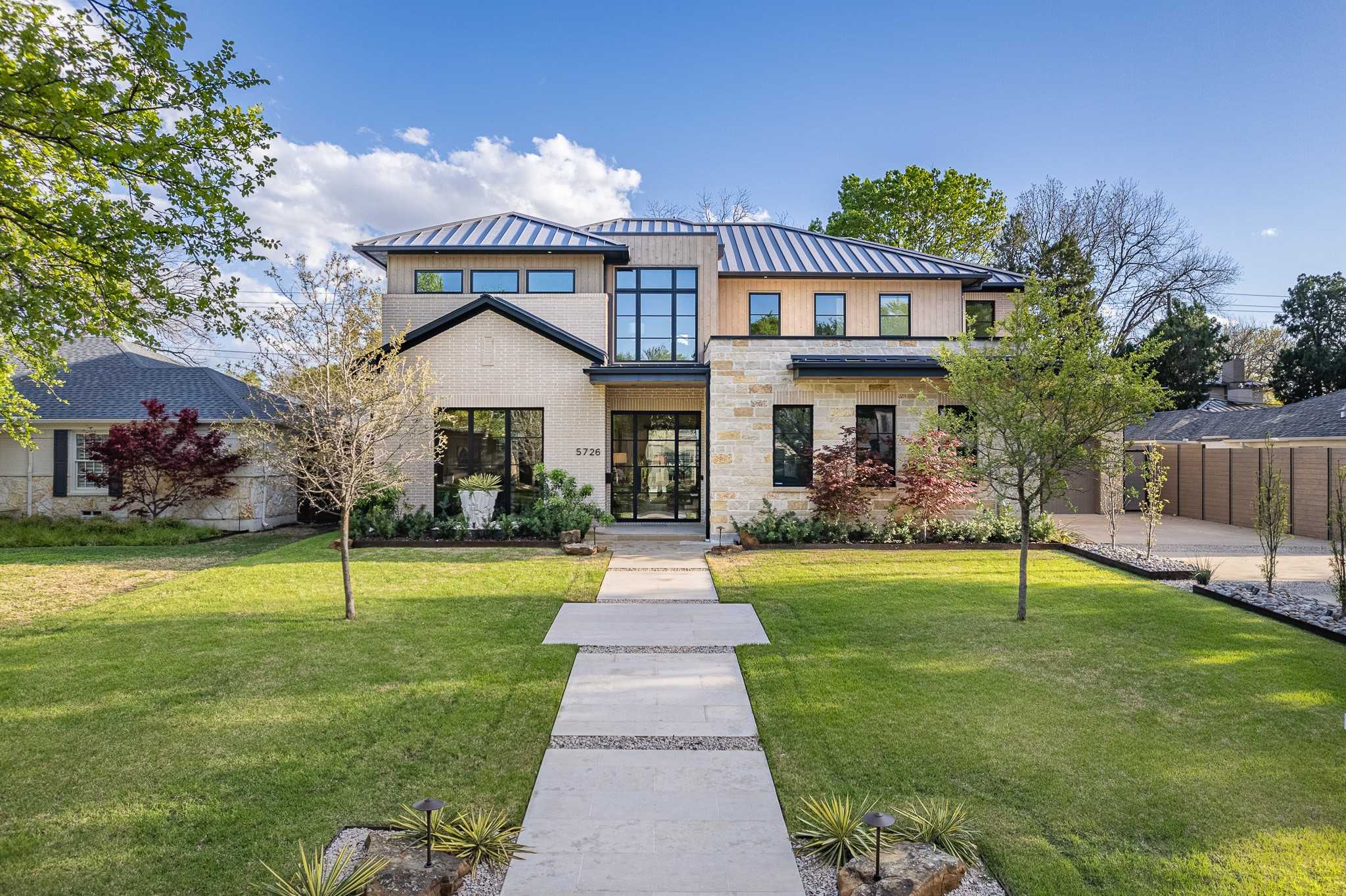 photo 2: 5726 Greenbrier Drive, Dallas TX 75209