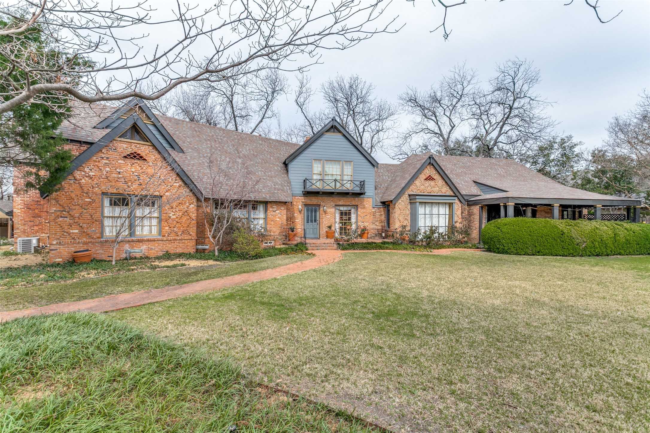 photo 1: 6043 Walnut Hill Circle, Dallas TX 75230