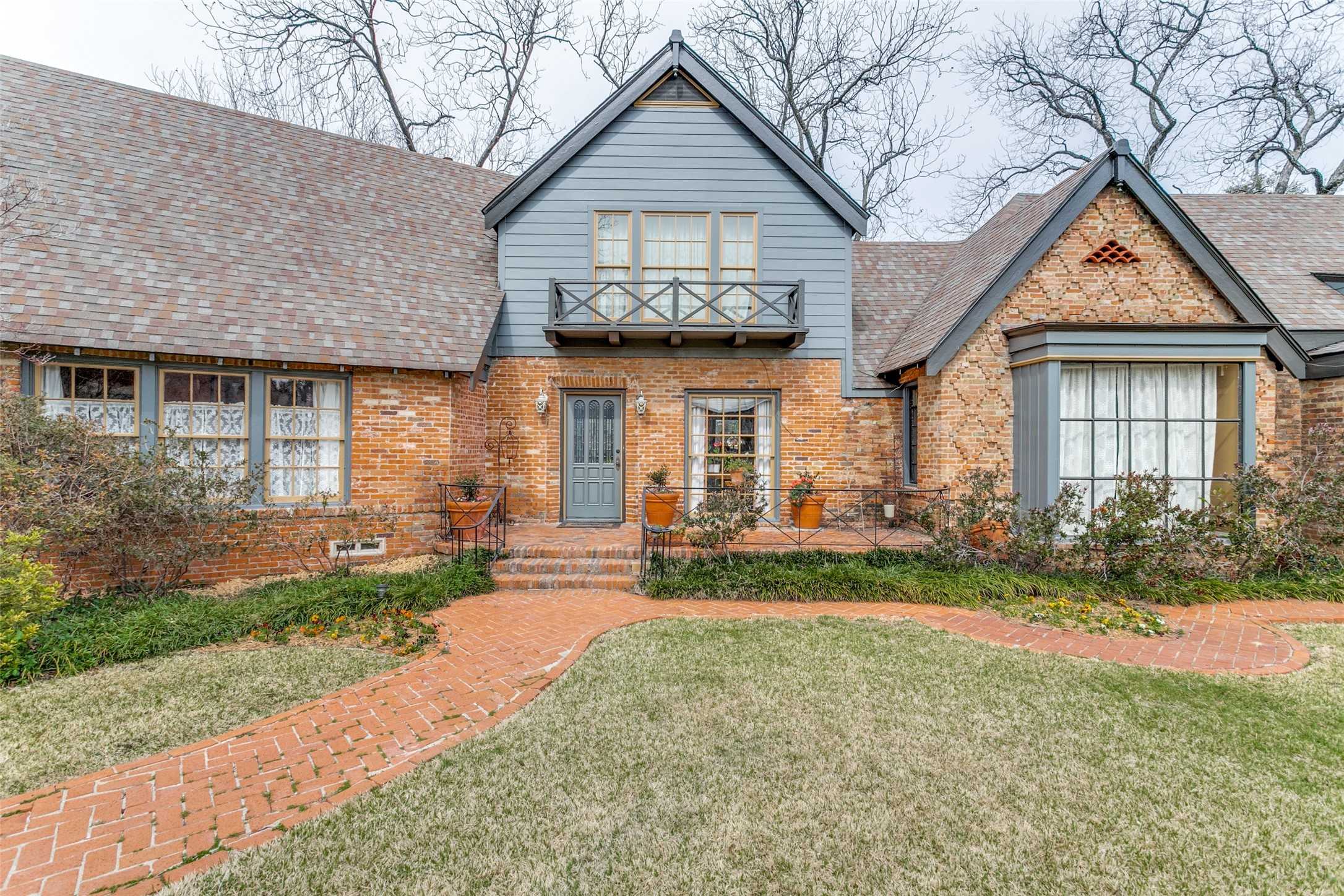 photo 3: 6043 Walnut Hill Circle, Dallas TX 75230