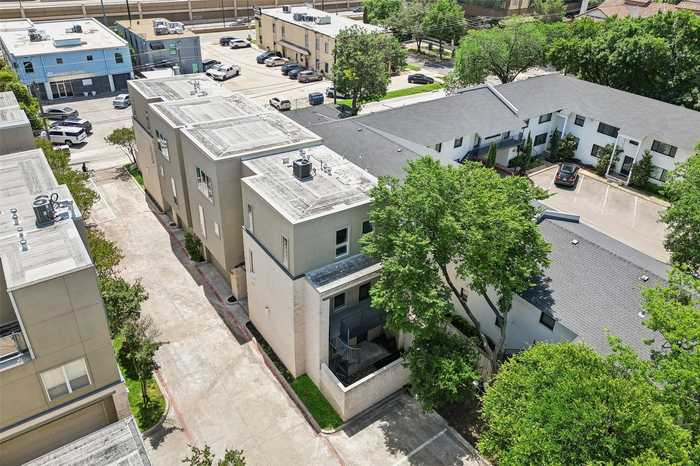 photo 2: 4312 Mckinney Avenue Unit 16, Dallas TX 75205