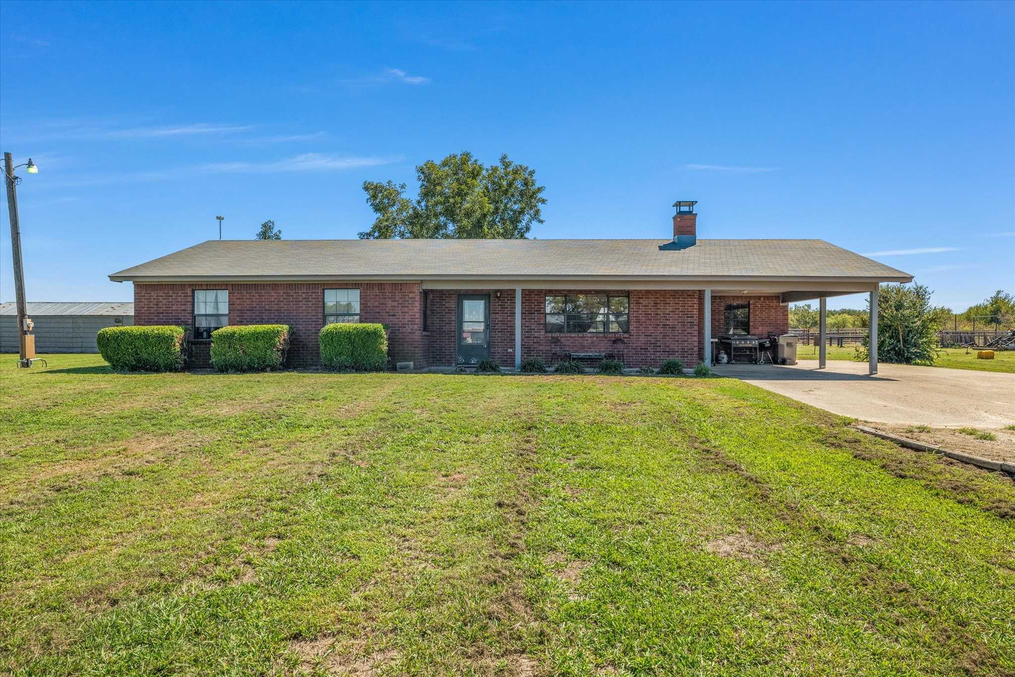 photo 2: 503 Hanging Tree Road, Bowie TX 76230