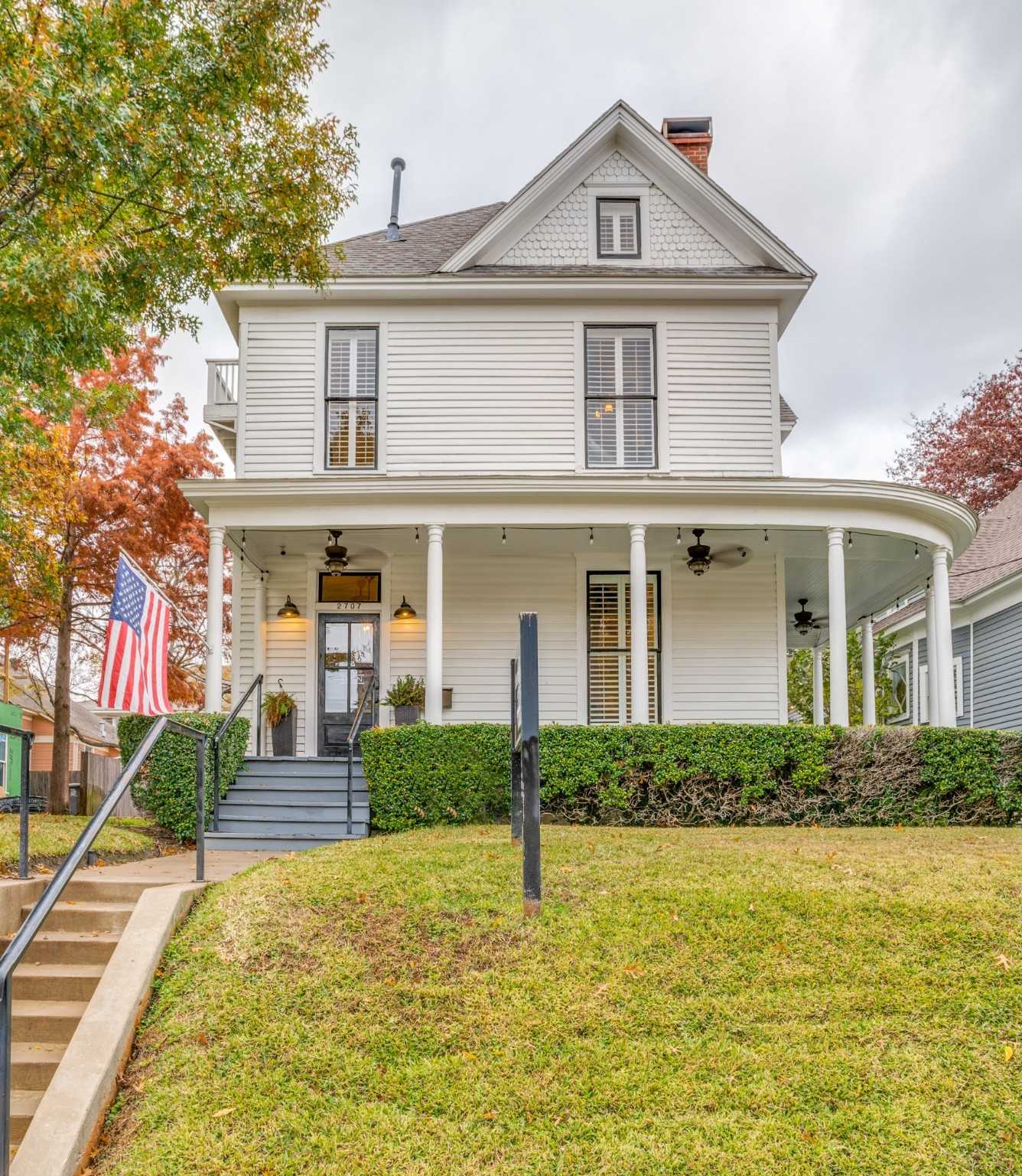 photo 1: 2707 Hibernia Street, Dallas TX 75204