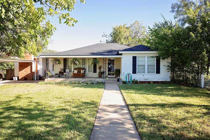 photo 1: 1317 1st, Graham TX 76450