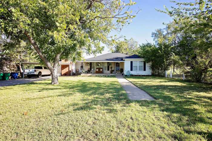 photo 2: 1317 1st, Graham TX 76450