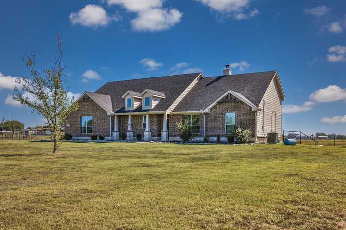 photo 2: 800 Ritchey Road, Valley View TX 76272