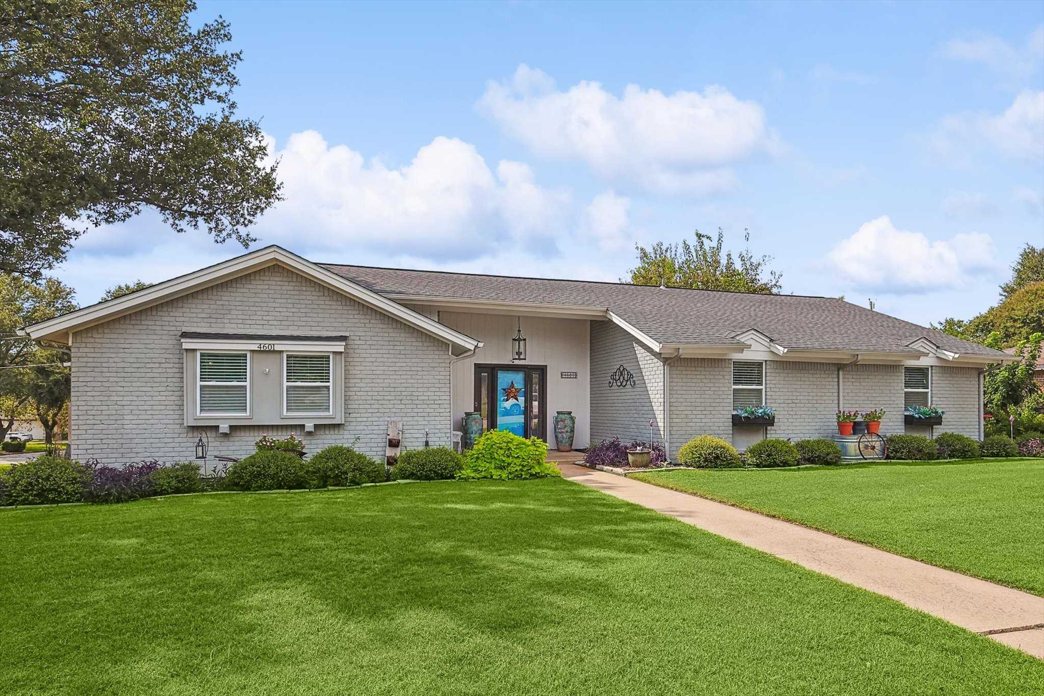 photo 3: 4601 Taos Drive, Haltom City TX 76180